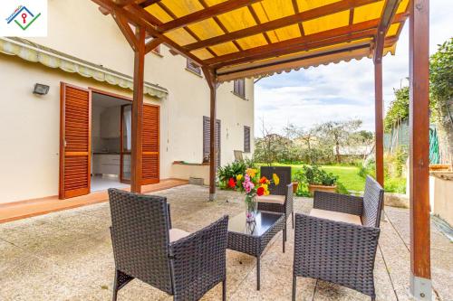 a patio with a table and chairs and a pergola at La Casa Di Nico by TuscanyWeGo in Capannori