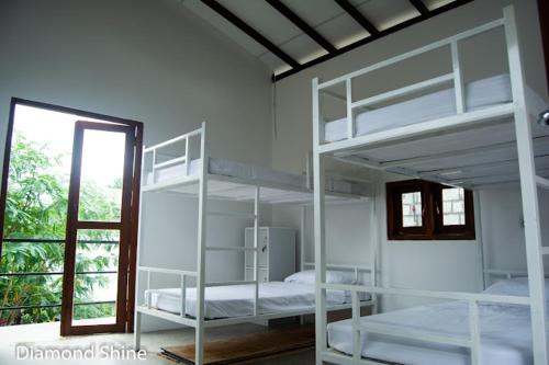Postel nebo postele na pokoji v ubytování Diamond shine hostal and bunk beds