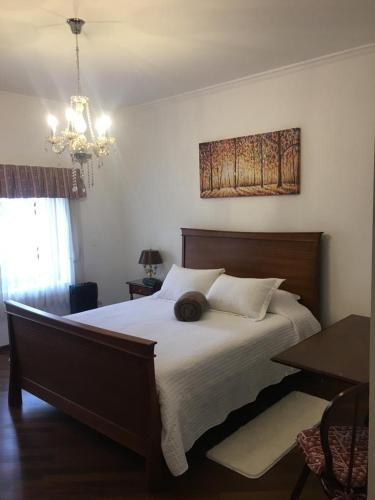 a bedroom with a bed with a hat on it at Center Suiço Flats in Campos do Jordão