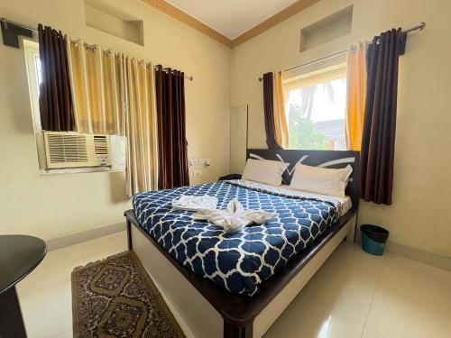 Postel nebo postele na pokoji v ubytování Hotel Benson Blue In Cuttack