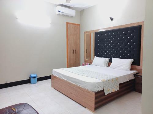 Katil atau katil-katil dalam bilik di Rose Palace Guest House