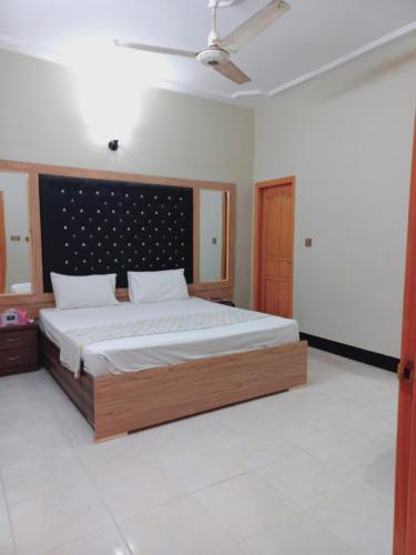 Katil atau katil-katil dalam bilik di Rose Palace Guest House
