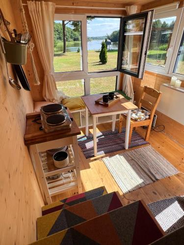 Posezení v ubytování Tiny House Casa sPERANTO - Entire accommodation by the lake