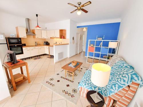 Η κουζίνα ή μικρή κουζίνα στο Le Petit Royan - APPARTEMENT HYPER CENTRE VILLE, 2 MIN DE LA PLAGE ET DES COMMERCES