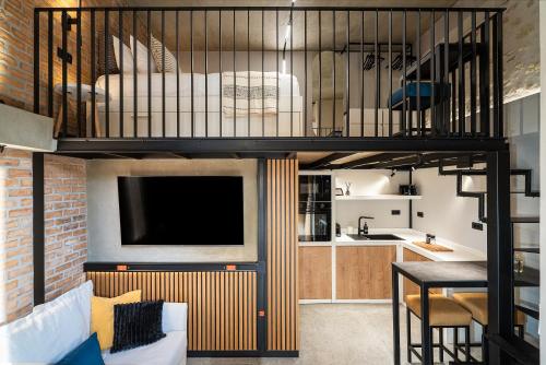 Urban Hive 2-story suite with roof garden