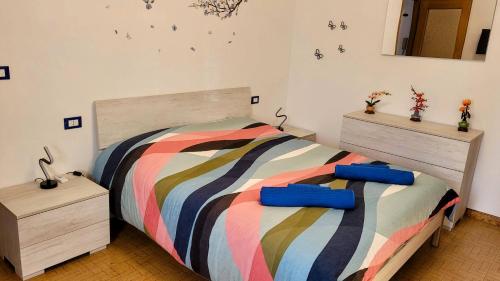 a bedroom with a bed with a colorful comforter at Casa Barotto in Milanere