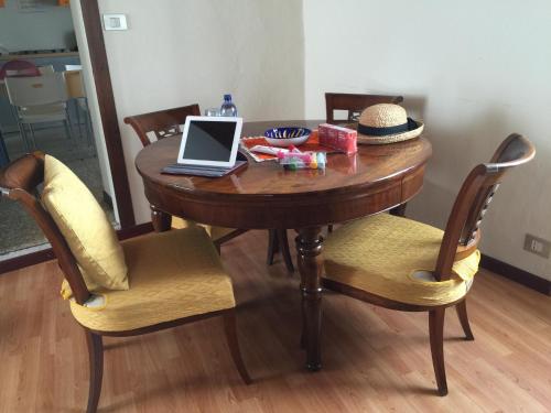 a wooden table with a laptop on top of it at Appartamenti I Giardini Di Villa Melzi in Bellagio