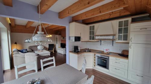 Η κουζίνα ή μικρή κουζίνα στο Ferienhaus Wattwurm