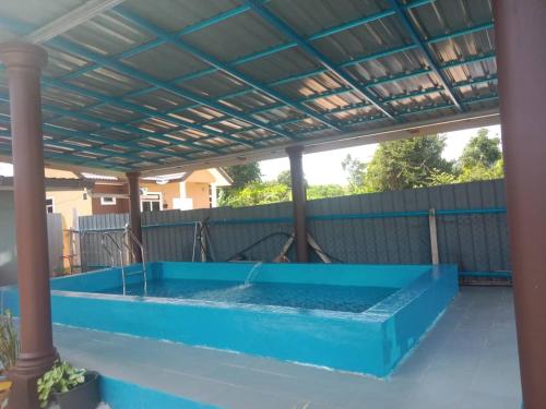 Πισίνα στο ή κοντά στο Hana homestay D Yan Bedroom3