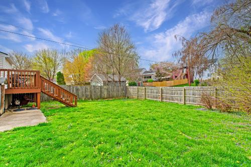 a yard with a wooden fence and green grass at Louisville Louvre in Louisville