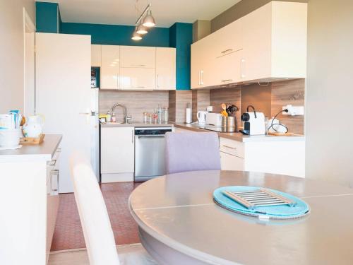 Appartement lumineux avec cuisine séparée - Près de la plage - FR-1-821-3