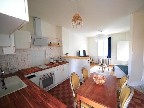 Photo de la galerie de l'établissement NOUVEAUTE 2025 La Maison Boheme, 2 chambres avec jardin-terrasse, à Bellerive-sur-Allier