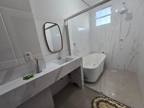Ένα μπάνιο στο Apt401 central,4ºand/n tem elevador, 3 quartos