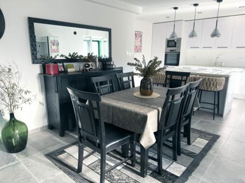 Private House 3 Bed, 3 Bath In Luka Dugi Otok