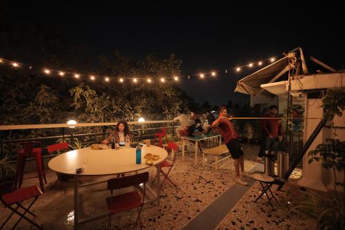 Φωτογραφία από το άλμπουμ του Locomo Hostel Mini - 9 mins from airport στη Μουμπάι