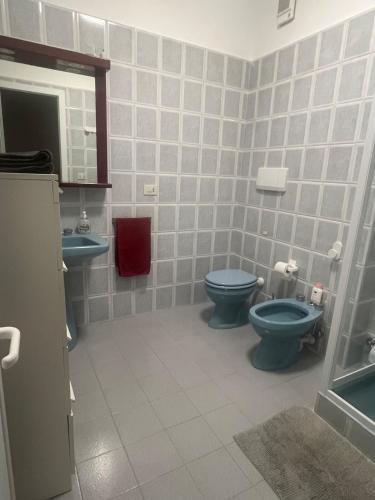 a bathroom with two toilets and a sink at Casa Piro in Magliolo