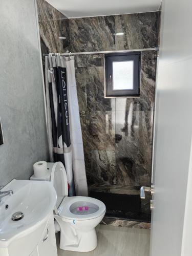 Ένα μπάνιο στο SorinaApartament3