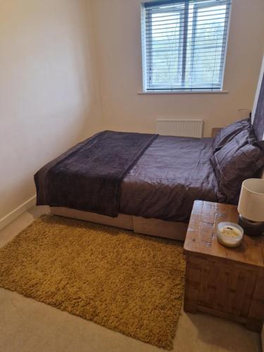 a bedroom with a bed and a coffee table at Lovely and Cosy Double Room in Havering atte Bower