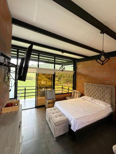 Postel nebo postele na pokoji v ubytování Suites del Lago