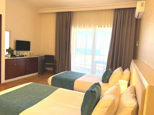 Hotel Méditerranée Beyrouthにあるテレビまたはエンターテインメントセンター