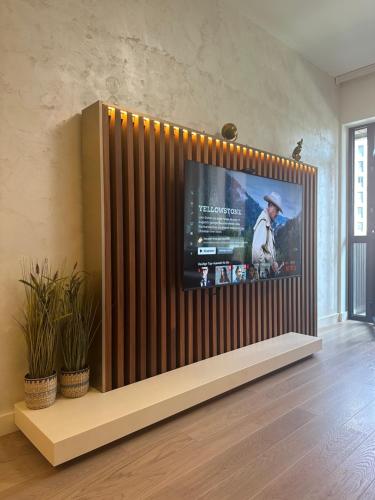 a flat screen tv sitting on top of a wall at Luxury Escape in Belgrade Waterfront in Belgrade