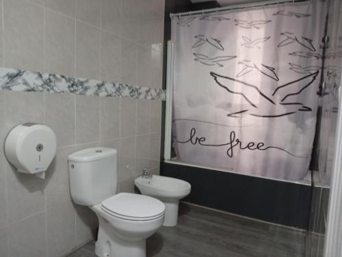 Un baño de Hospedaje Don Pelayo