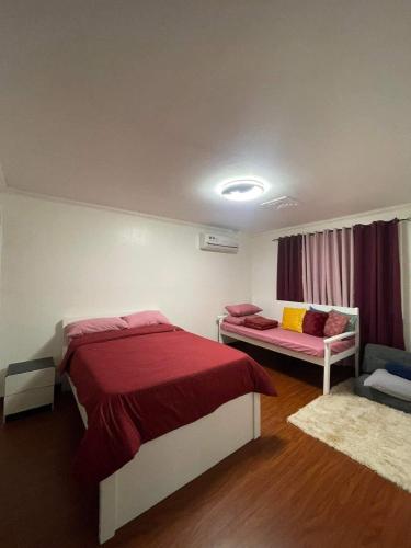 Ένα ή περισσότερα κρεβάτια σε δωμάτιο στο Mango Oasis 2 - Cozy flat house with billiard