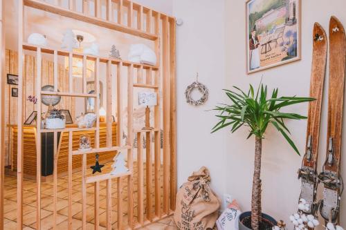a room with a wooden partition with a potted plant at Alti'Pic Hôtel in Le Mont-Dore