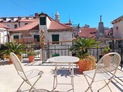 Luxury 2 bedroom-2 bathroom Apartment with Rooftop TERRACE & Luxury Studio App