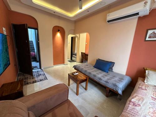Un lugar para sentarse en lux flat 401 Ratnagiri