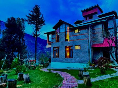 4 Bedroom Luxury Bungalow In Manali With Beautiful Scenic Mountain & Orchard View - #Private Bungalow #Premium Big rooms #Parking #Guest Preferred