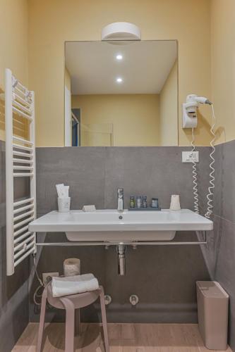 a bathroom with a sink and a mirror at Ca' del Monica in Manarola