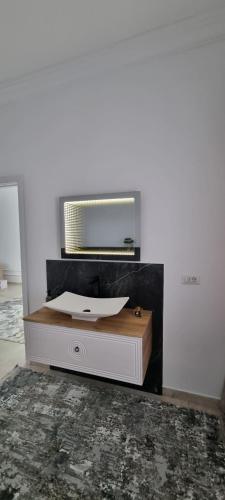 a bathroom with a sink and a mirror at Studio 1 in Tîrgu Neamţ