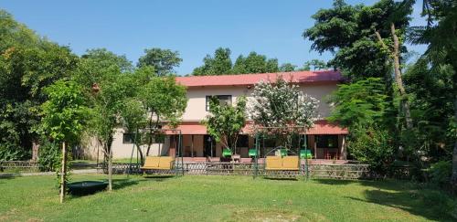 Un jardín fuera de Lumbini Buddha Garden Resort