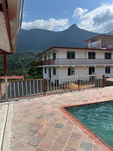 a house with a swimming pool and mountains in the background at Quinta Las Mendoza in Zetaquira