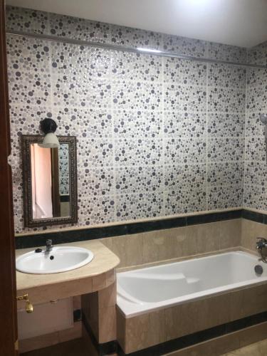 Ένα μπάνιο στο - Résidence Babylone Y - 1 Bedroom Appartement