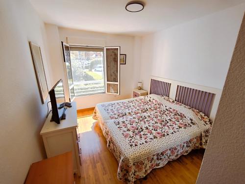 a bedroom with a bed and a window at Cayo Beach in Torrox Costa