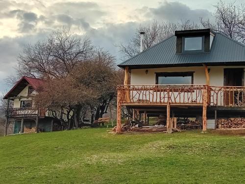 Budova, kde se chata nachází
