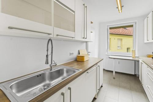 Dapur atau dapur kecil di Golden Stay Residence