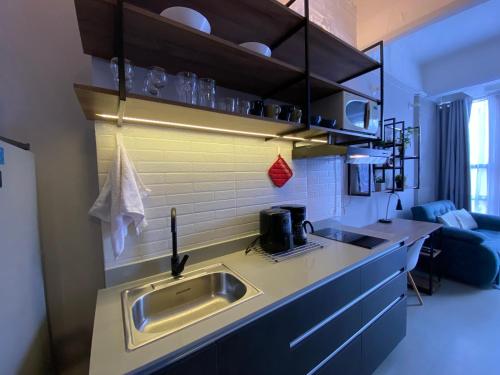 a kitchen with a sink and a living room at Apartamento Central Bogota in Bogotá