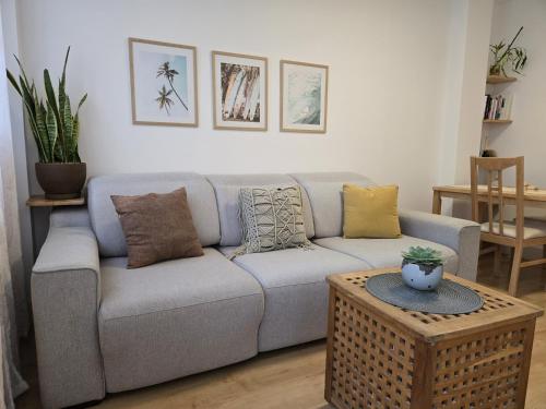 a living room with a couch and a table at Brisa Marina in Mogro