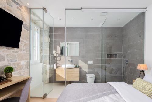 Ένα μπάνιο στο Meridiem Apartment