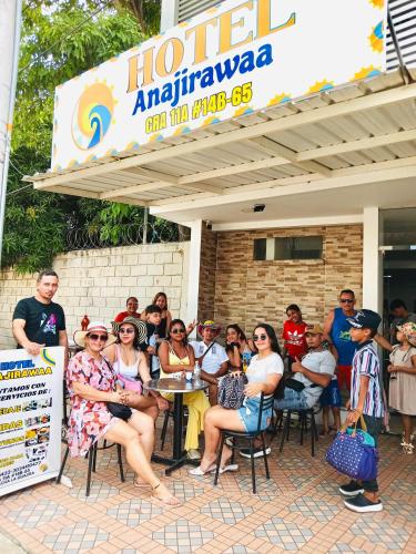 Επισκέπτες που μένουν στο ANAJIRAWAA HOTEL