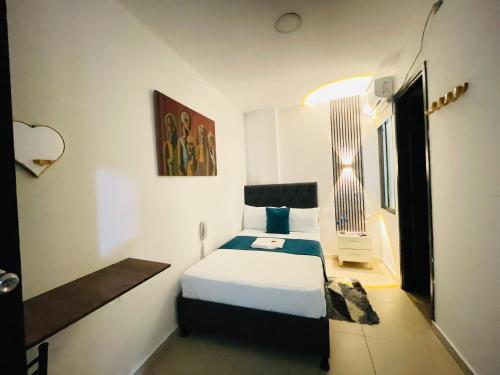 Ένα ή περισσότερα κρεβάτια σε δωμάτιο στο ANAJIRAWAA HOTEL