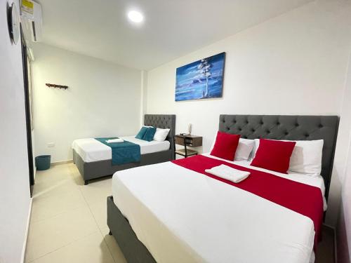 Ένα ή περισσότερα κρεβάτια σε δωμάτιο στο ANAJIRAWAA HOTEL