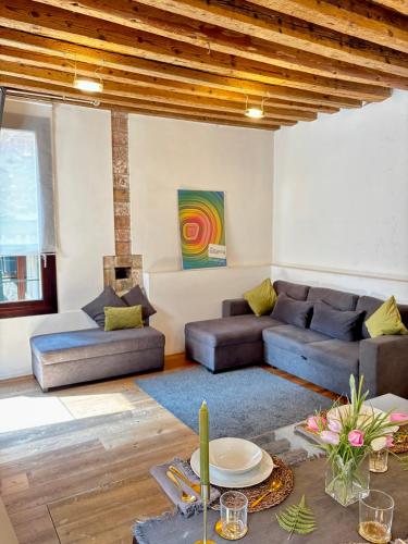 a living room with couches and a table at Ca' Emma in Venice