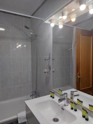 Phòng tắm tại Céntrico apartamento en el casco antiguo de Potes
