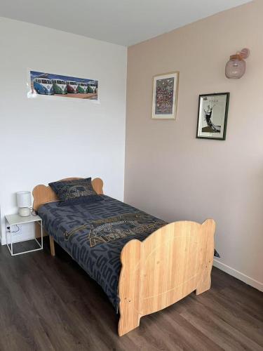 a bedroom with a bed and a couch in it at Entre Seine et Forêt in Avon