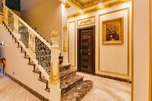 فيلا استاند الون ذهبي