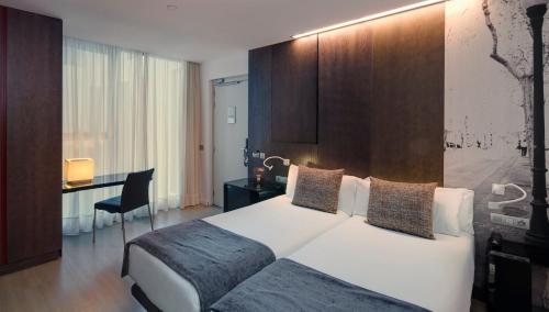 Ένα ή περισσότερα κρεβάτια σε δωμάτιο στο Sercotel Hotel Rosellon